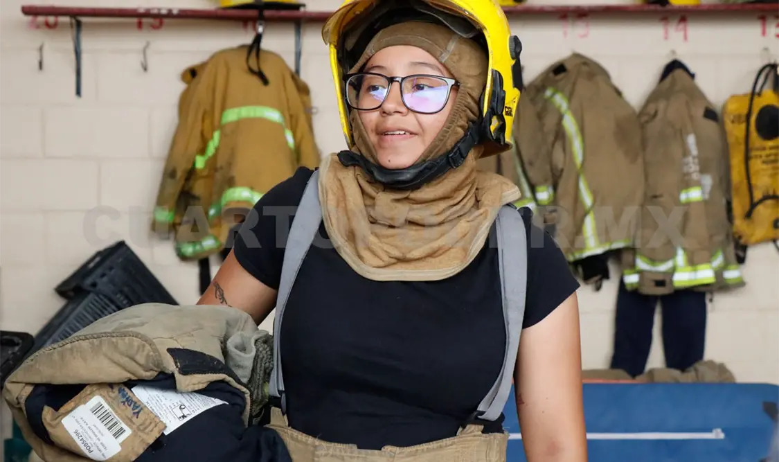 Yadira Torres, bombera a los 21 años