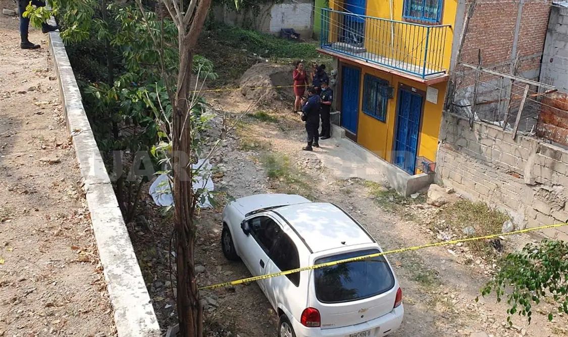 Fallece sujeto tras caer de cabeza a un barranco