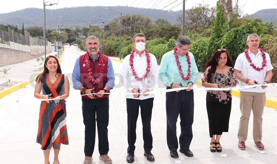 Inauguran obra vial en la colonia Arroyo Grande