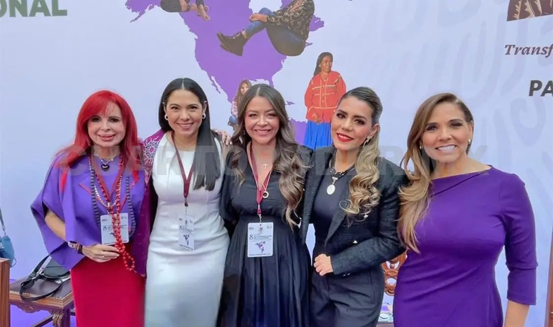 Sasil de León participa en un evento oficial por el 8M