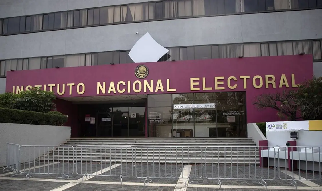 Presenta INE segunda controversia contra Plan B