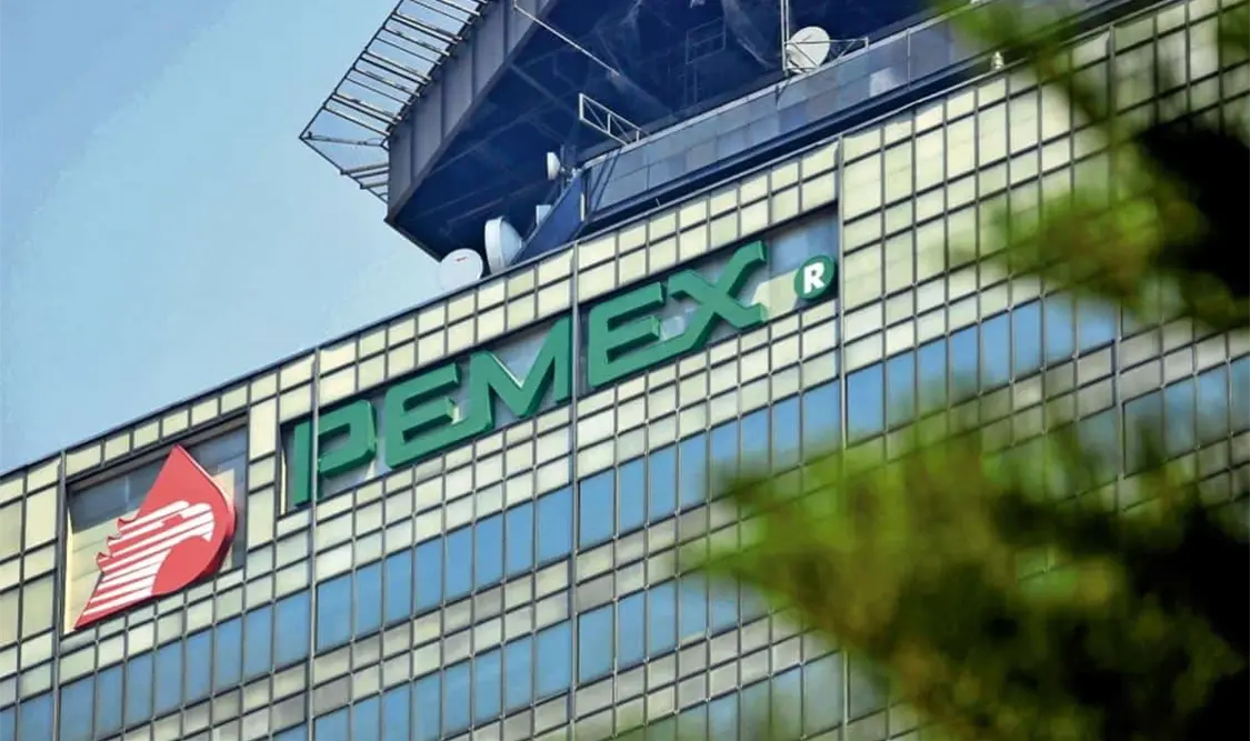 Pemex comprometió 5 mil 356 mdp en la renta de 2 mil 200 camionetas para el combate al robo de hidrocarburos. El Universal