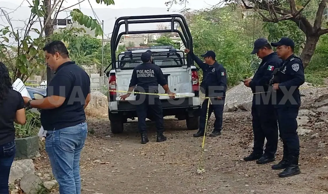 Jovencito se ahorca de la rama de un árbol