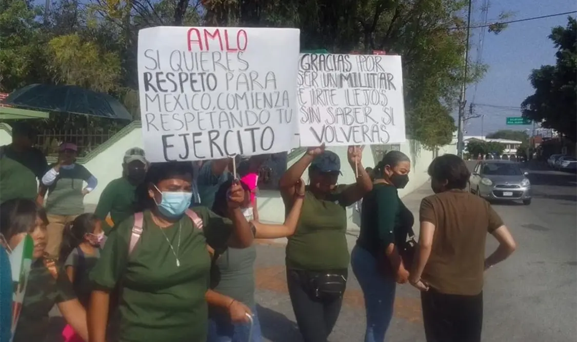 Marchan a favor de militares en diferentes estados