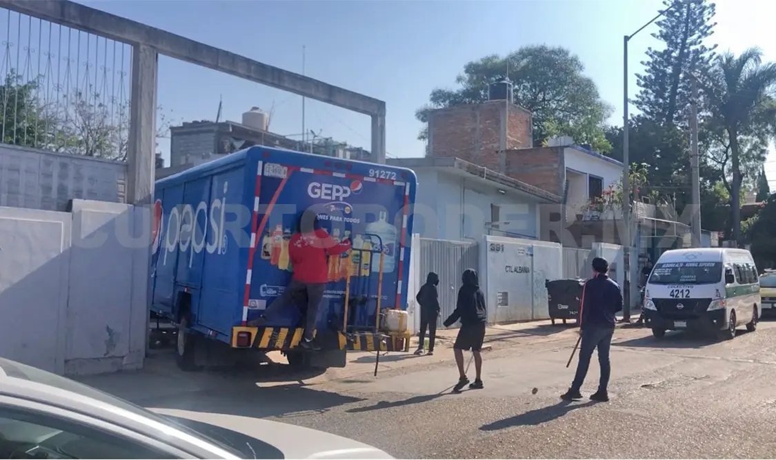 Normalistas causan actos vandálicos
