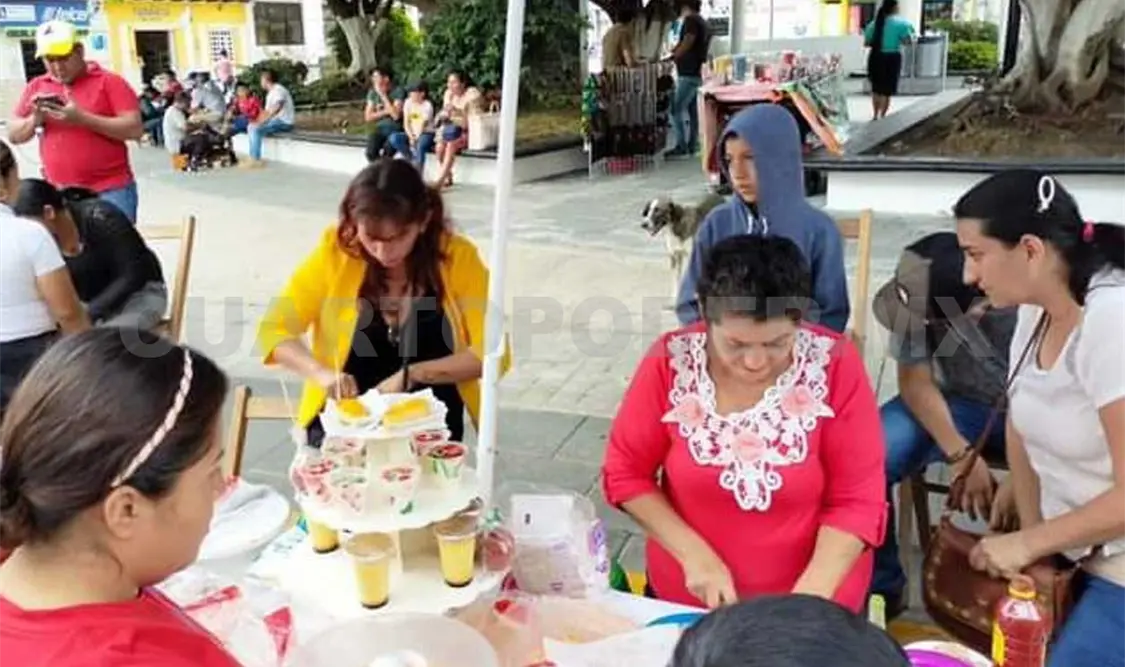 Realizan tianguis “Juntas emprendemos y ganamos”