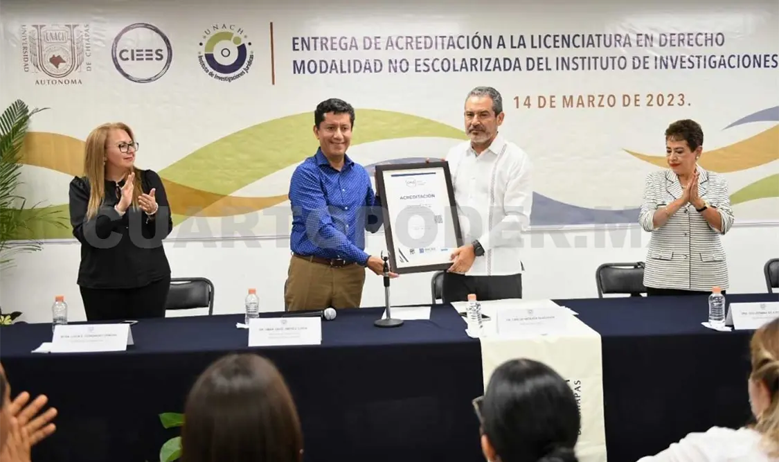 Licenciatura en Derecho recibe acreditación