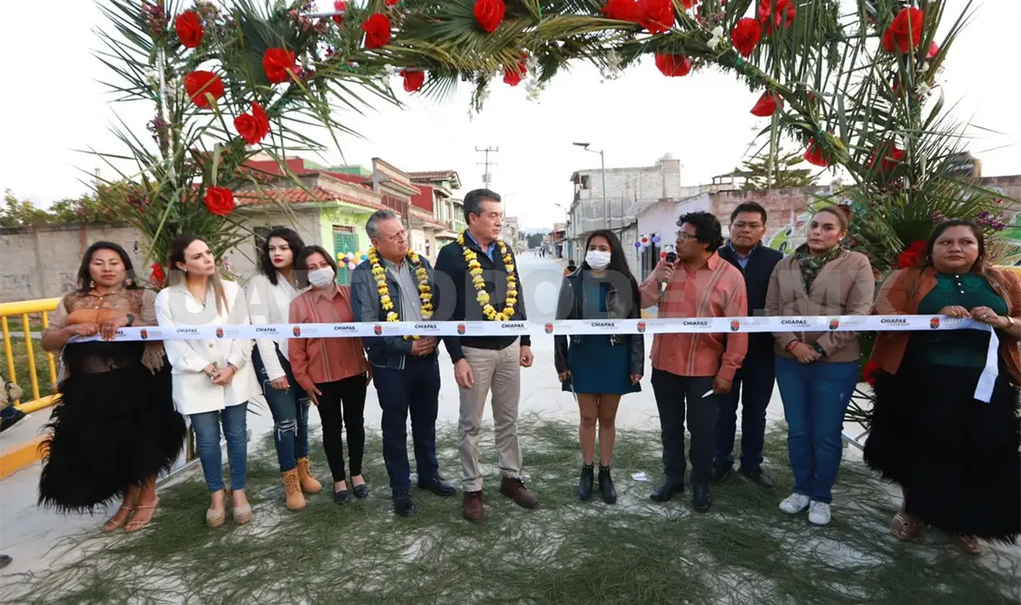 Inauguran obra vial en la colonia Primero de Enero