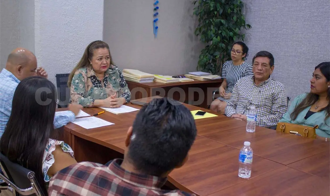 Diputada se reúne con regidores de Teopisca