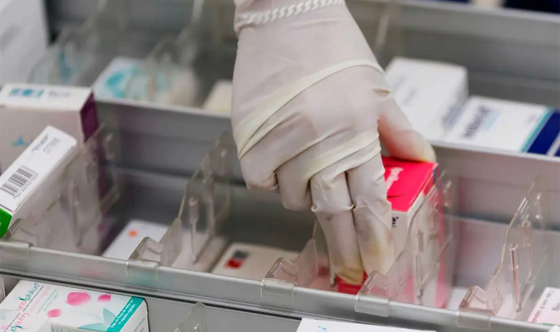 Piden a los ciudadanos tener cuidado al comprar medicamentos en México, tanto de venta libre como los que requieren de receta médica. El Universal