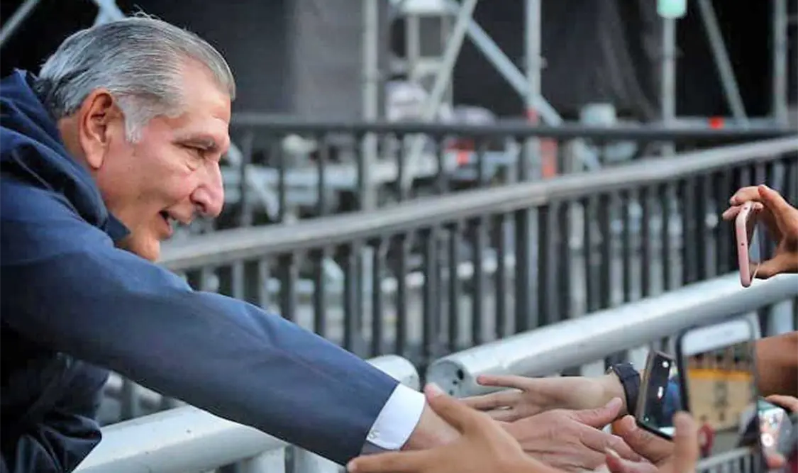 Reciben con grito de ¡Presidente, presidente! a Adán Augusto