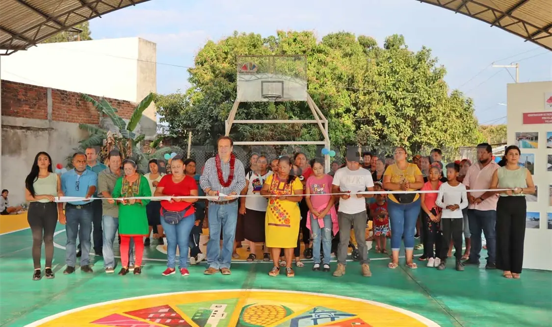 Mariano Rosales entrega el multideportivo en El Triunfo