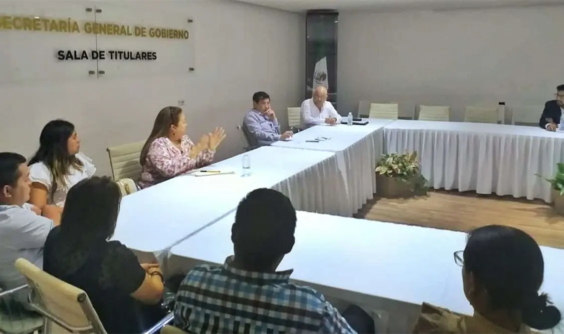 Dialogan nuevamente SGG y Congreso estatal con grupo inconforme de Teopisca