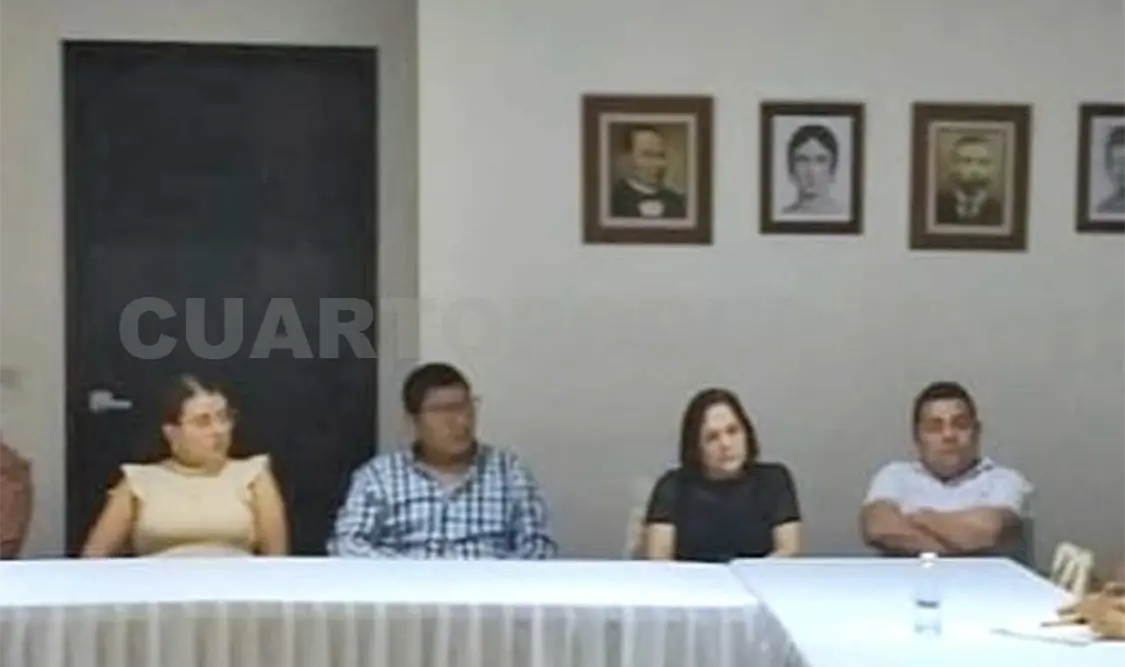 Funcionarios dialogan con pobladores de Teopisca