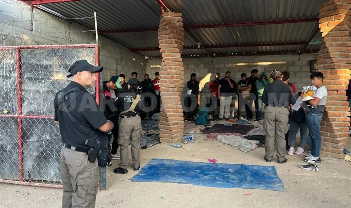 Rescatan a 29 migrantes en cateo; hay tres detenidos