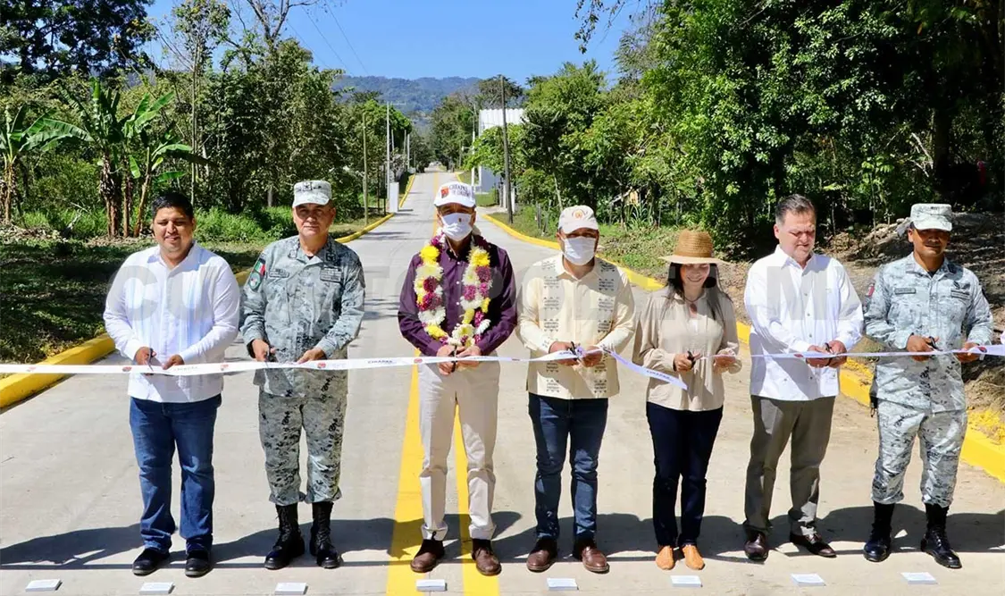 Inauguran camino de acceso a instalaciones de GN