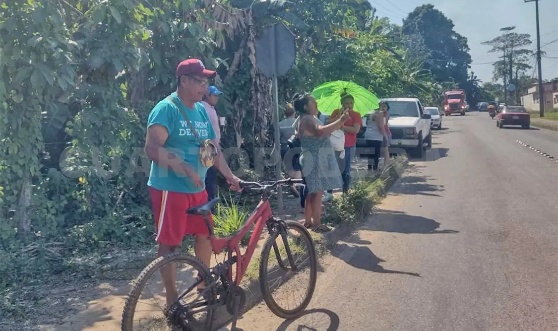 Los pobladores bloquearon por espacio de unas horas la carretera que conduce a su territorio. Ramiro López / CP