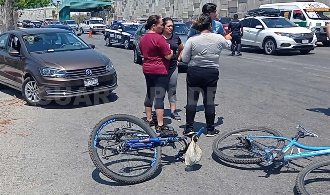 El conductor del automóvil Volkswagen Vento impactó a la pareja sobre la carretera a Chiapa de Corzo. Ulises López / CP