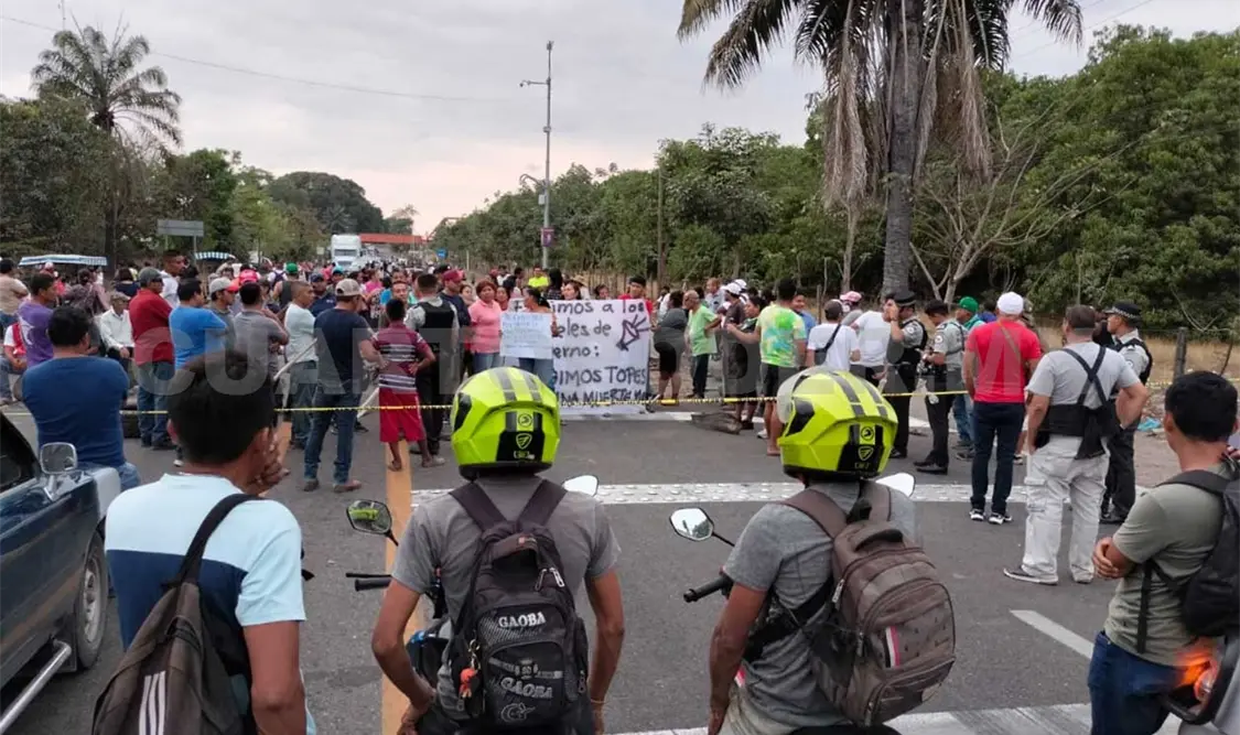 Bloqueo en carretera Tapachula-Puerto Madero