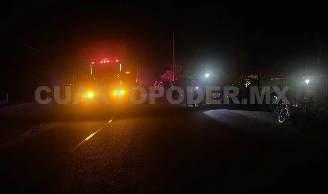 Muere pareja tras ser arrollada por un tráiler