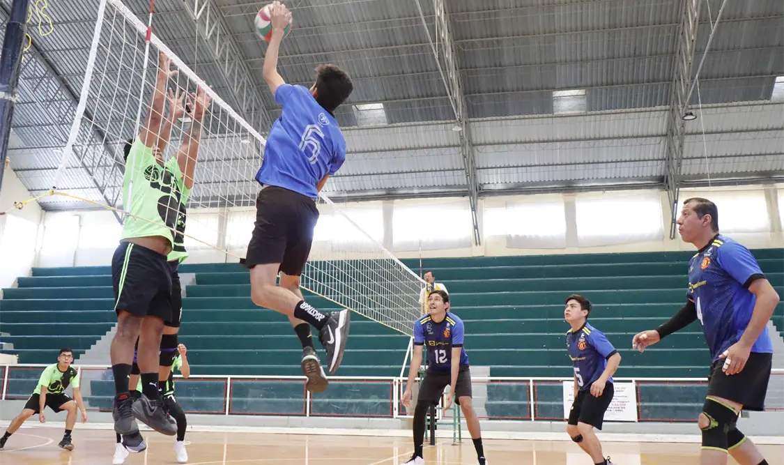 Las acciones varoniles fueron presenciadas por varios espectadores que se dieron cita al recinto. Diego Pérez/CP