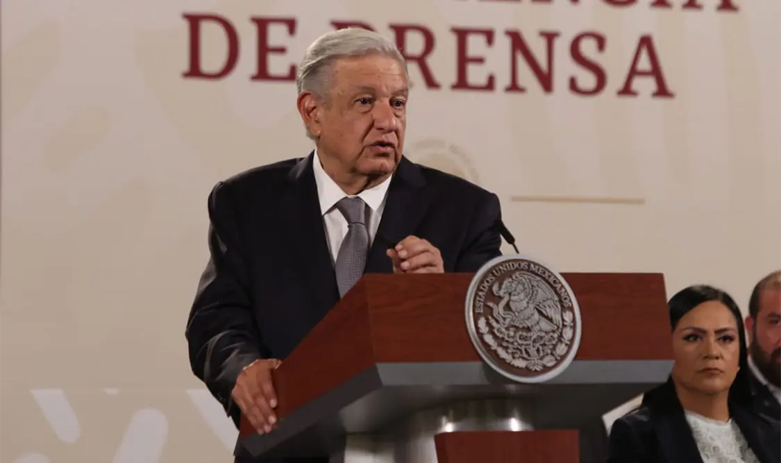 Critica Obrador liquidaciones de consejeros