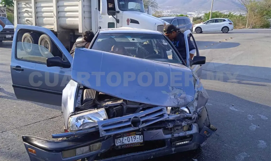 Dama resulta lesionada en accidente vehicular