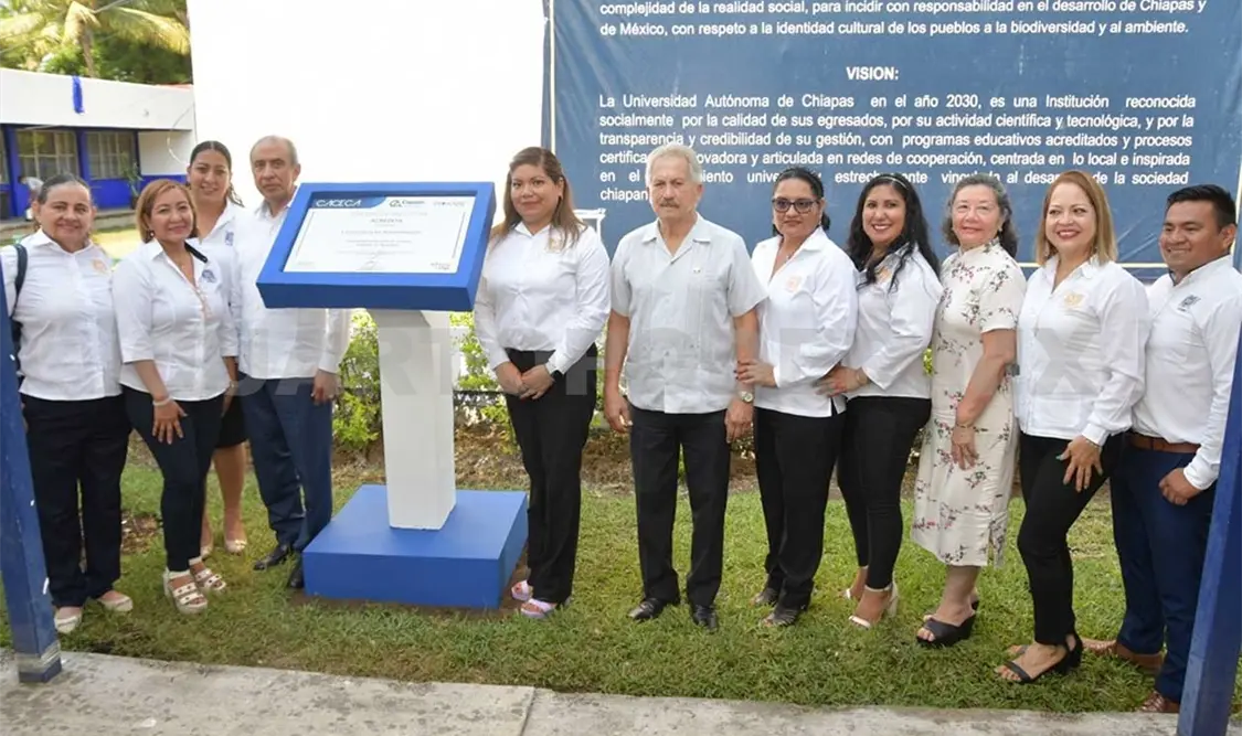 Develan placa por reacreditación nacional