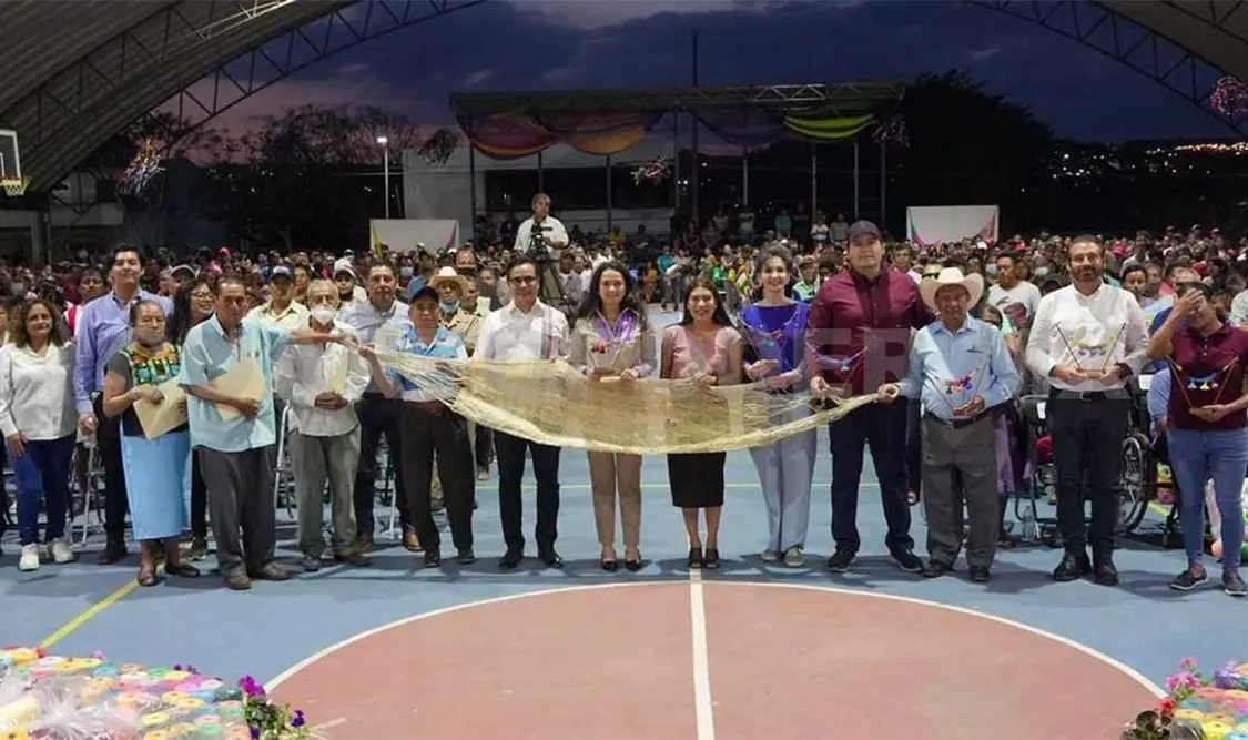 Flor Esponda participa en la entrega del “Hilo de Hamaca”