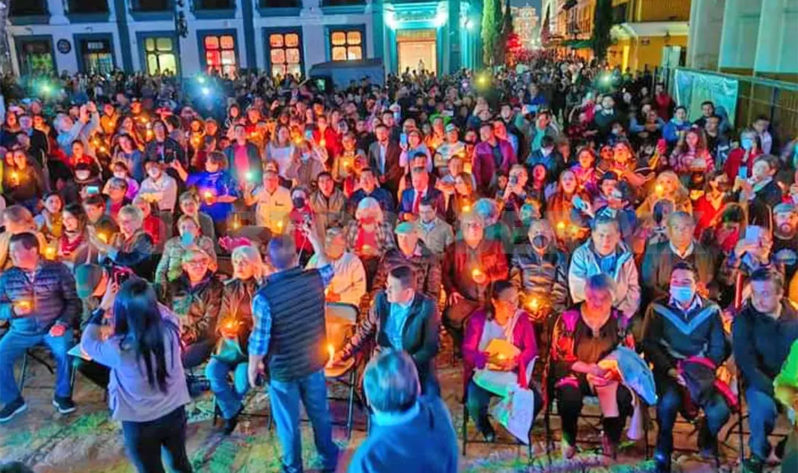 El acto ceremonial se llevó a cabo en el parque central de esta ciudad, con buena participación ciudadana. Manuel Martínez / CP