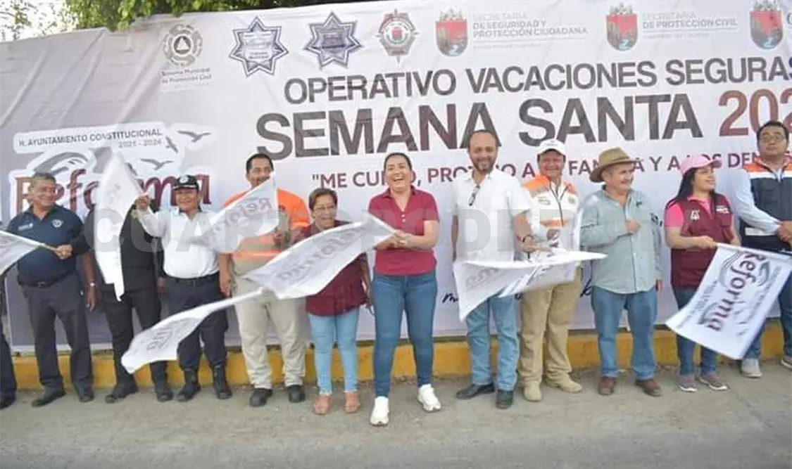 Autoridades municipales dieron el banderazo de salida a la fuerza de tarea que realizará las labores para garantizar la seguridad. Ramiro López / CP