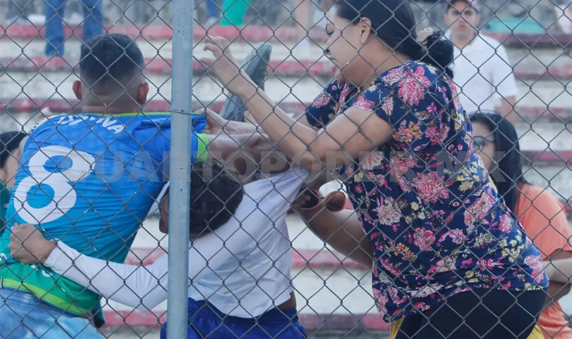 DT de UDS FC reprueba violencia en tribunas