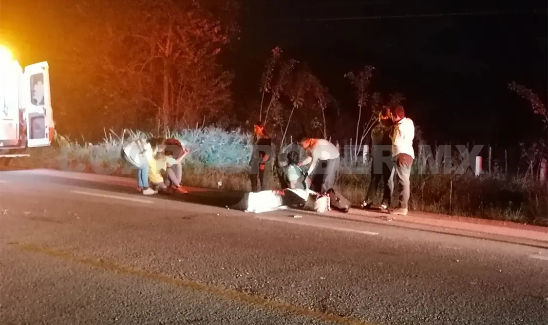Un deceso y una lesionada al embestir montículo