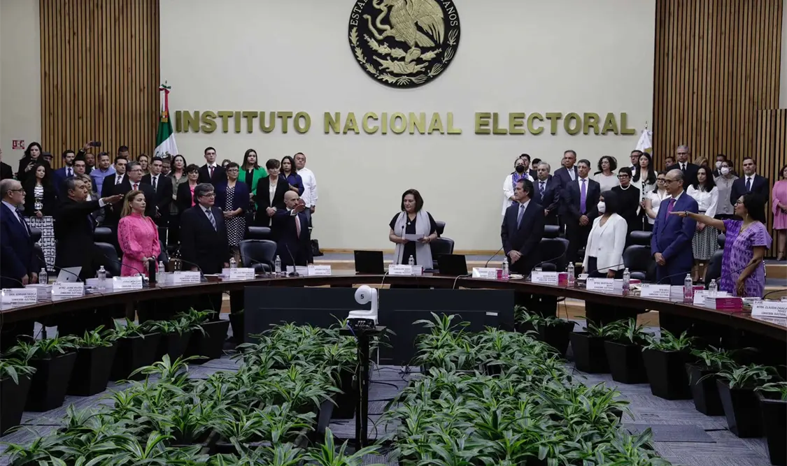 Taddei tomó protesta como integrantes del Consejo General a Rita Bell López, Arturo Castillo y Jorge Montaño. El Universal