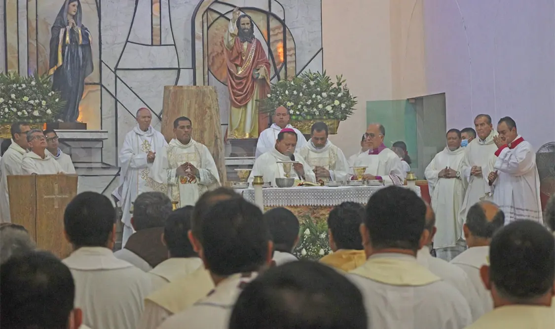 Celebran Misa Crismal