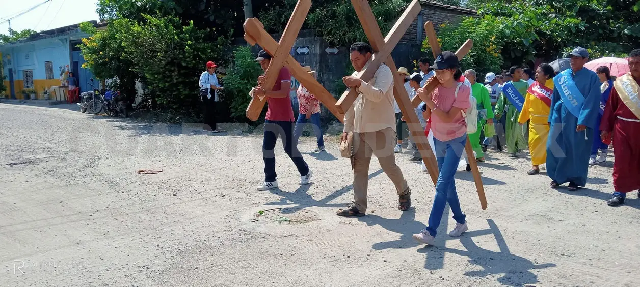 Realizan viacrucis en Tonalá