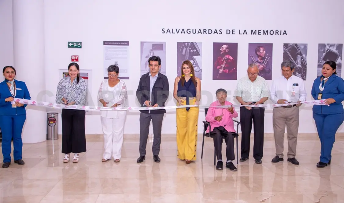 Rosy Urbina inaugura exposición fotográfica