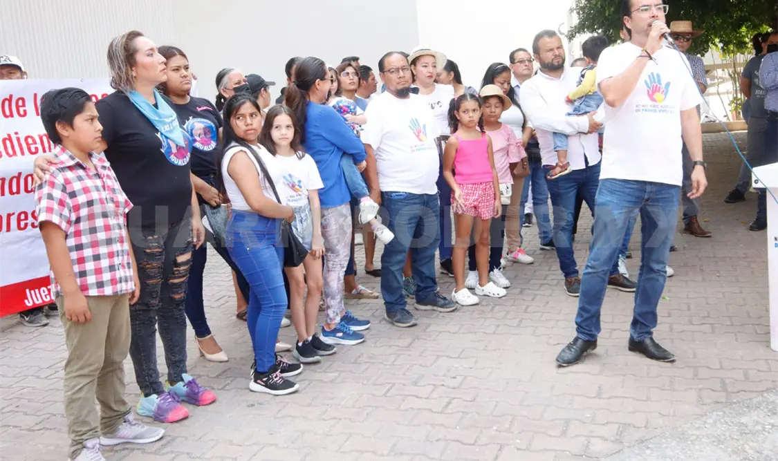No más niños huérfanos de padres vivos