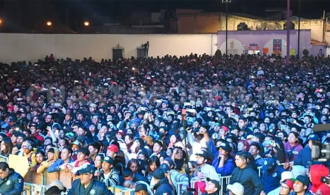 Miles corearon los éxitos de Santa Fe Klan