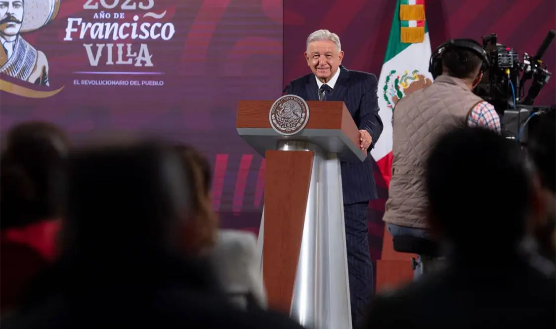 Obrador apuntó que ya comenzó a definir el esquema de su libro. Cortesía