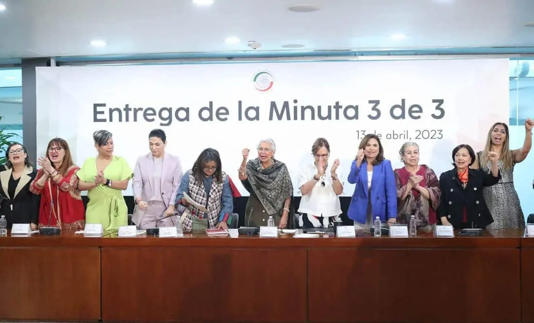 Senadoras recibieron de diputadas federales la minuta denominada “3 de 3”. Cortesía