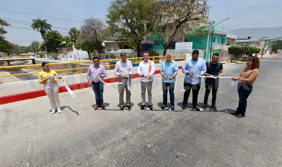 Inaugura Escandón rehabilitación de la calle Central