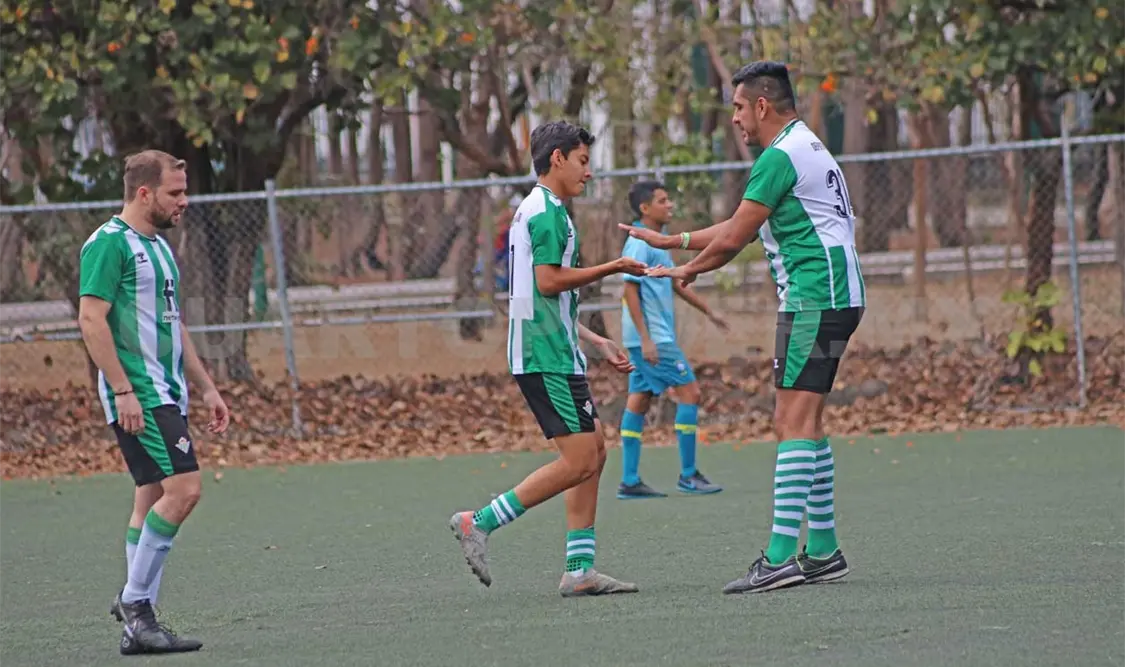 Atractiva doble cartelera de partidos para este domingo en el campo principal de Caña Hueca. Carlos López/CP
