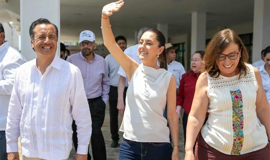 Claudia Sheinbaum Pardo fue arropada por funcionarios estatales y municipales durante una gira por el sur de Veracruz. Cortesía