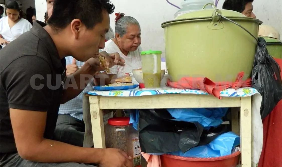 Las autoridades en materia de salud recomiendan estar al pendiente de los lugares donde se consumen alimentos. CP