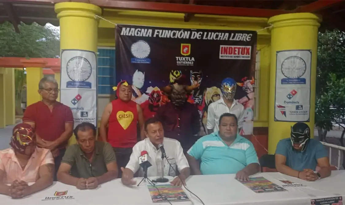 A la conferencia asistieron los organizadores de esta nueva función de Lucha Libre. Alan Pola/CP