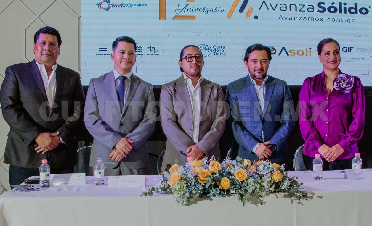 Celebran 12 años de éxitos
