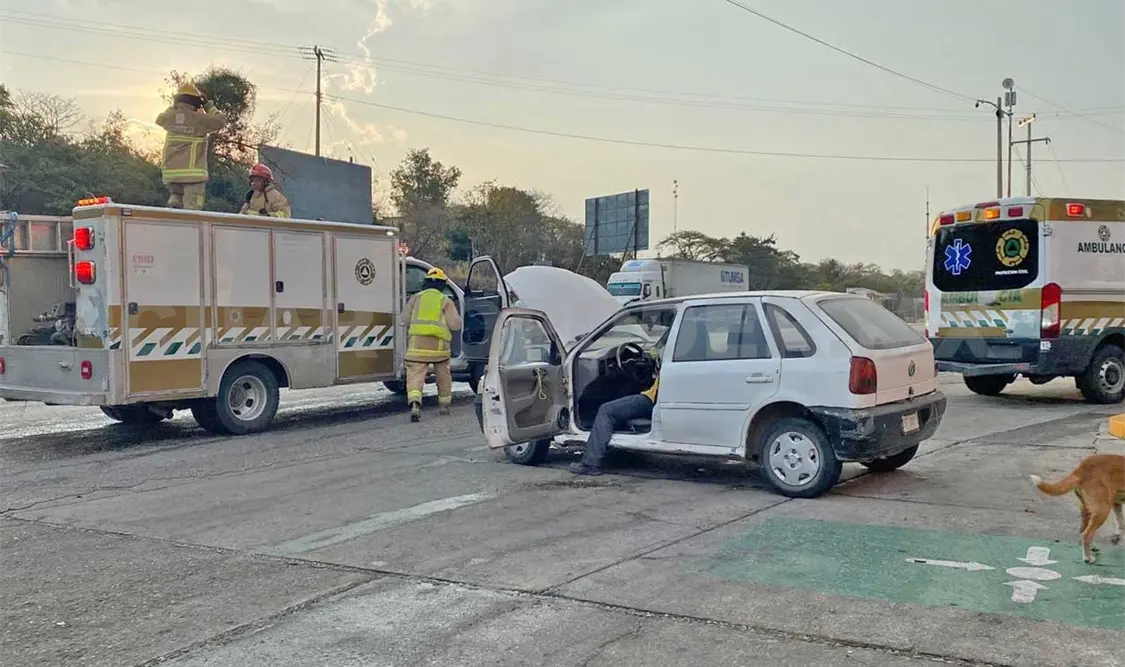Se incendia vehículo en la vía a Teopisca