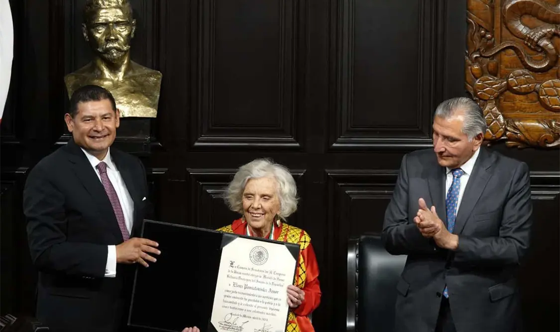 La escritora Elena Poniatowska recibió el galardón. Cortesía