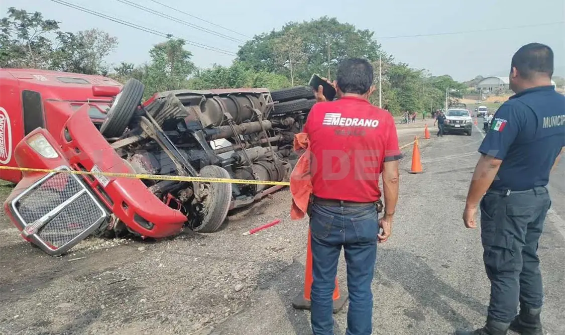El accidente ocurrió en la carretera Costera en el tramo Huixtla-Tapachula, ayer en la mañana. Víctor Sánchez / CP